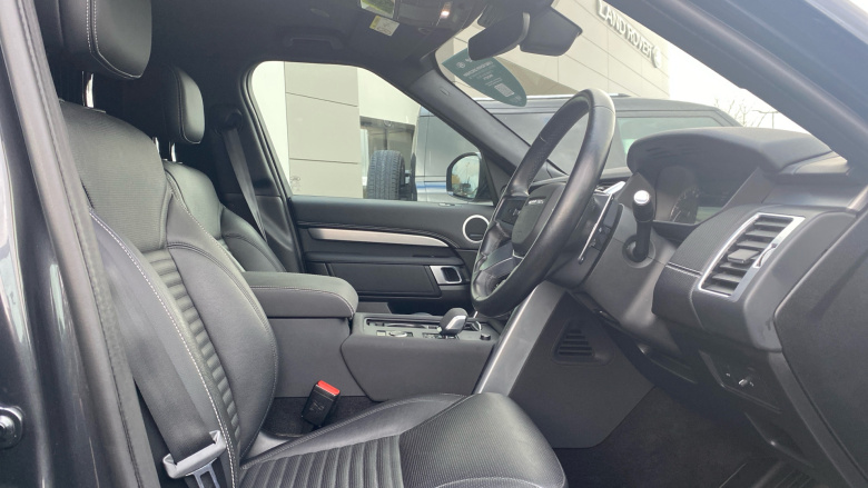 Land Rover Discovery Diesel 3.0 D300 R-Dynamic SE Commercial Auto